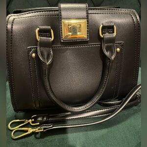 STEVE MADDEN Elegant Black Handbag with Gold Accents crossbody